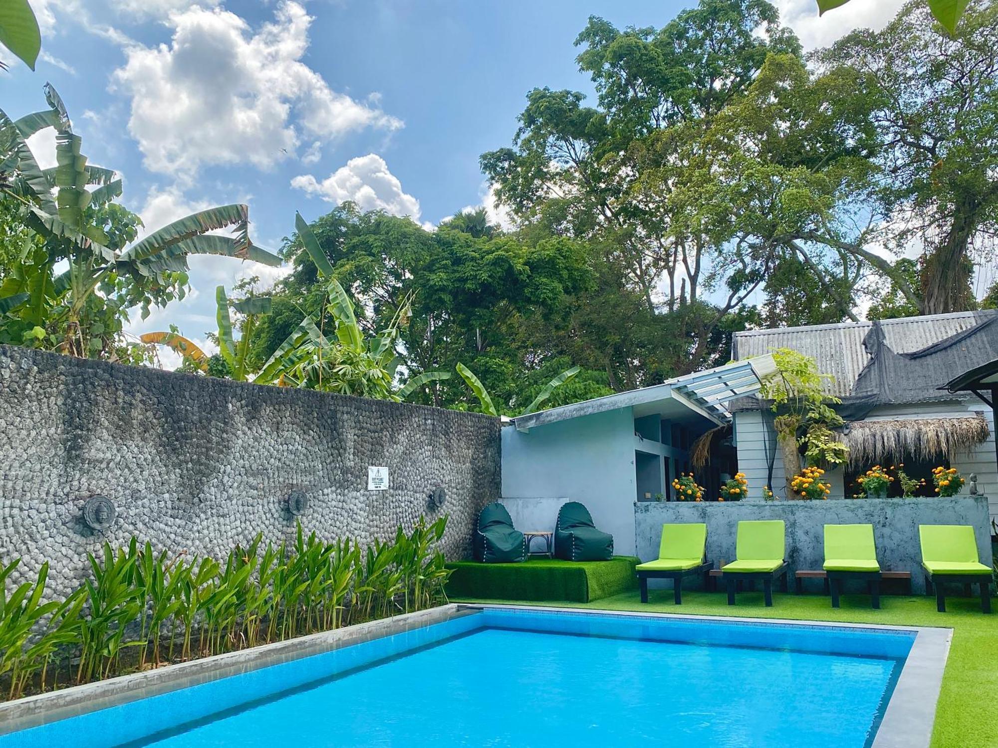 The Jungle Hostel Canggu Buitenkant foto