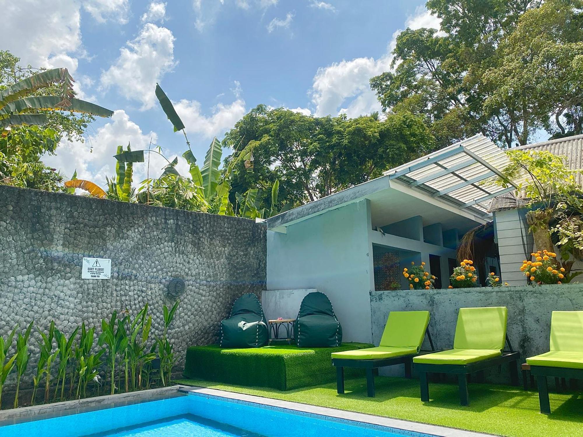 The Jungle Hostel Canggu Buitenkant foto