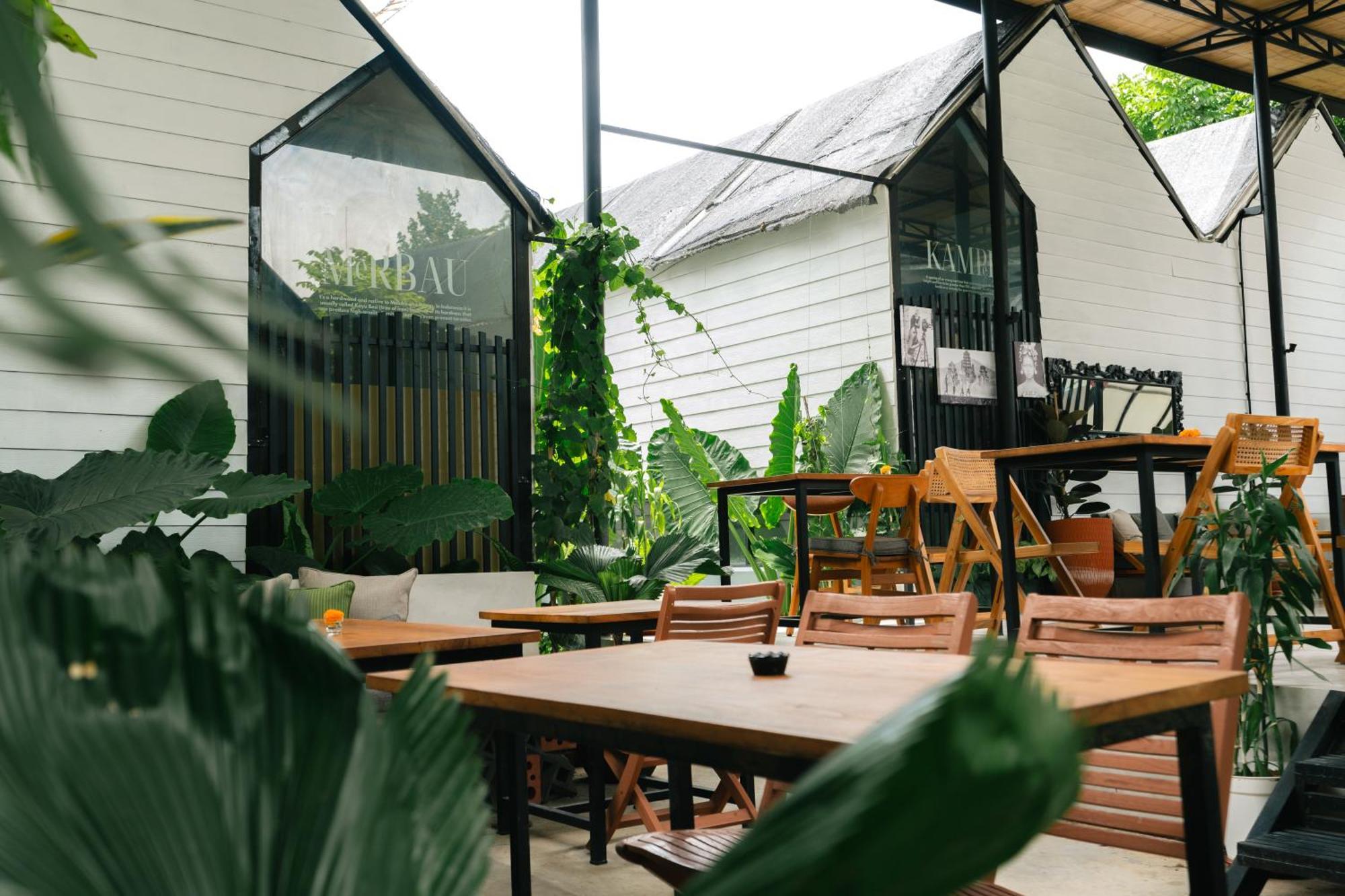 The Jungle Hostel Canggu Buitenkant foto