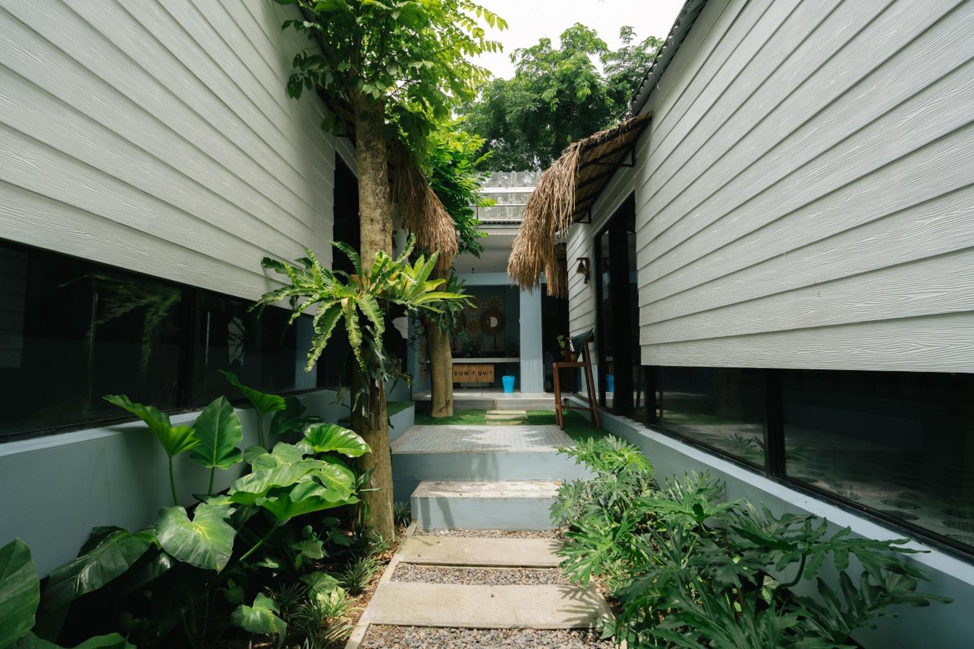 The Jungle Hostel Canggu Buitenkant foto