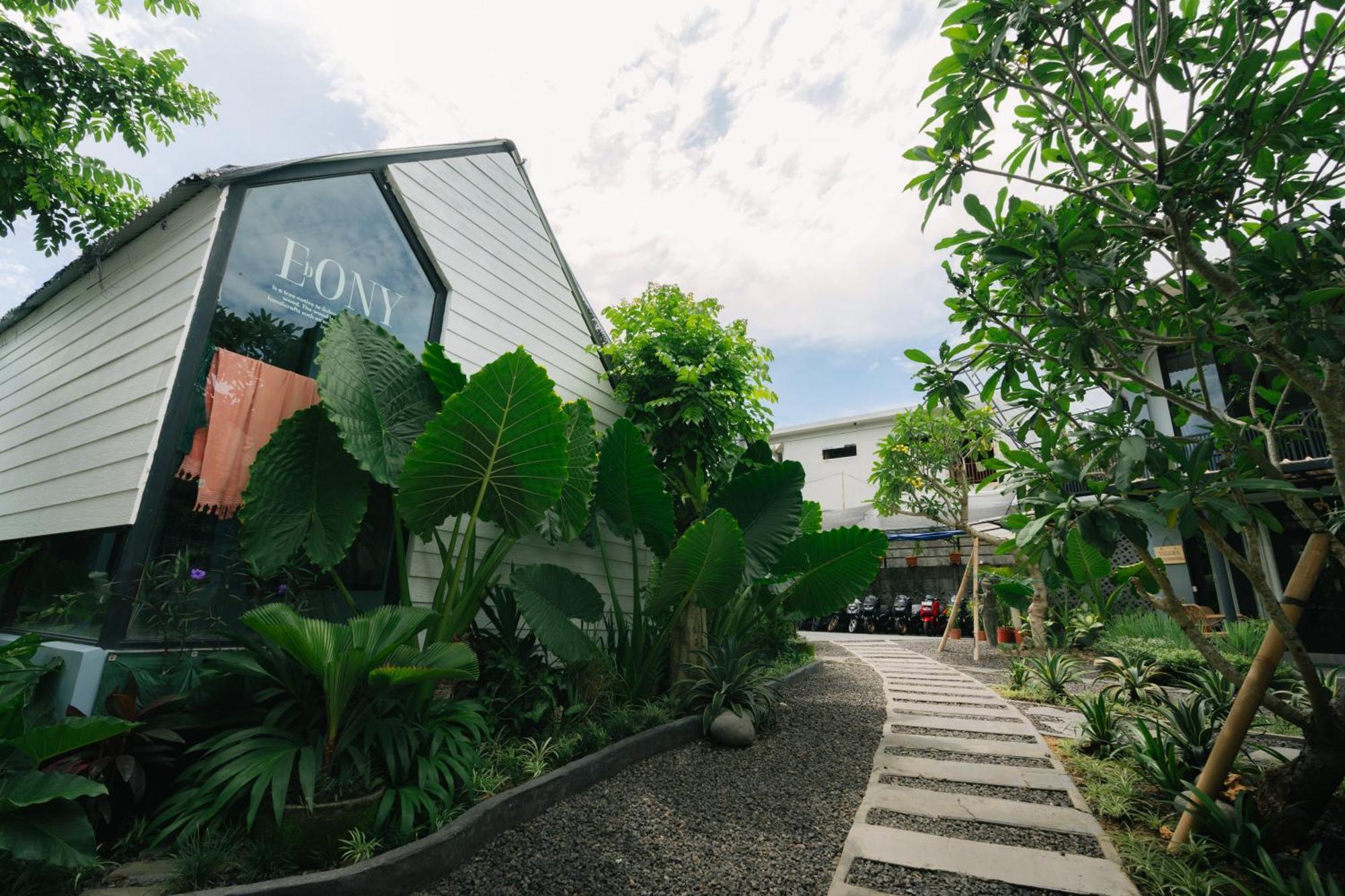 The Jungle Hostel Canggu Buitenkant foto