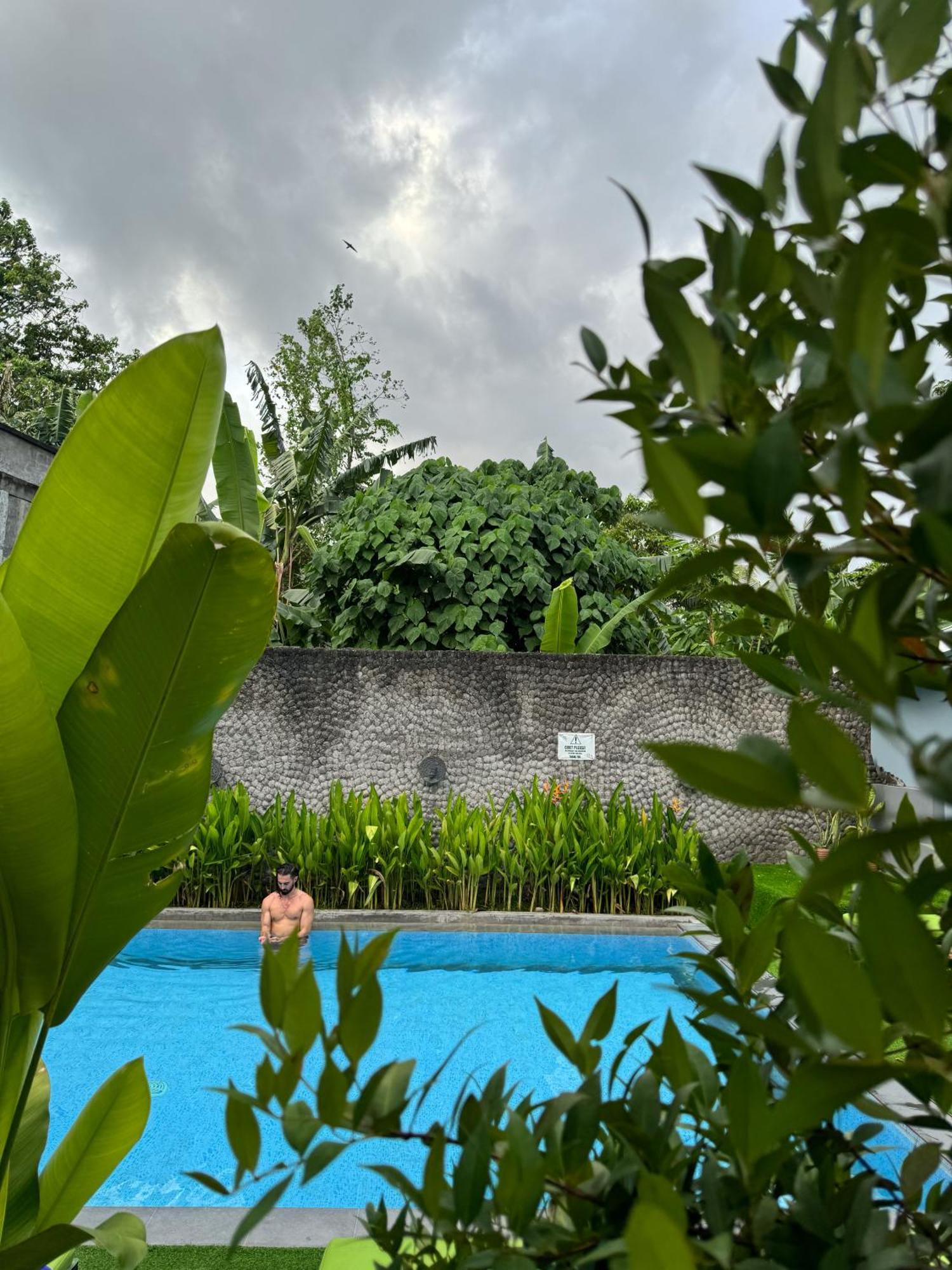 The Jungle Hostel Canggu Buitenkant foto