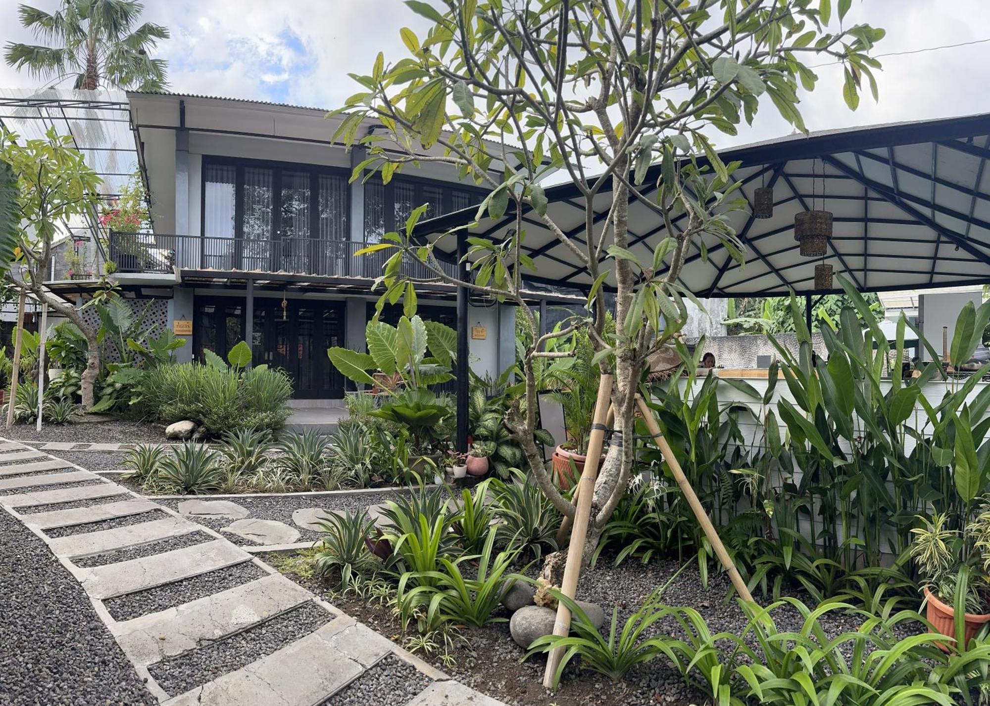 The Jungle Hostel Canggu Buitenkant foto