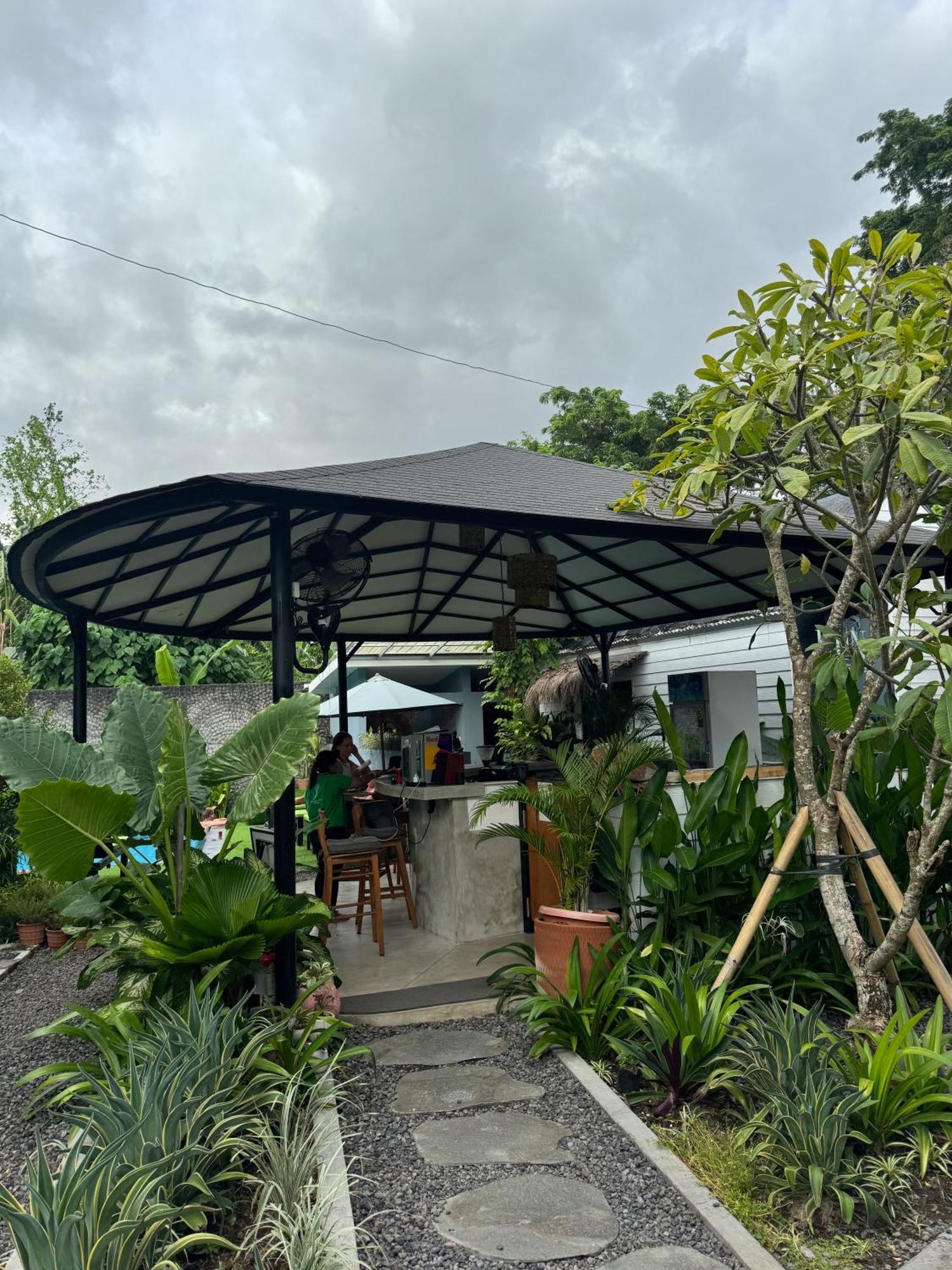 The Jungle Hostel Canggu Buitenkant foto