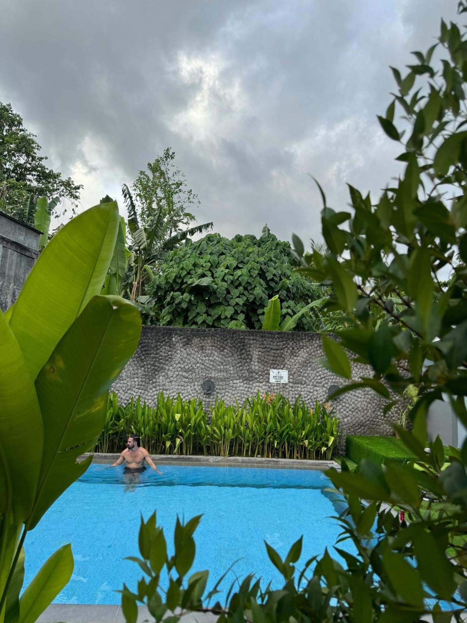 The Jungle Hostel Canggu Buitenkant foto