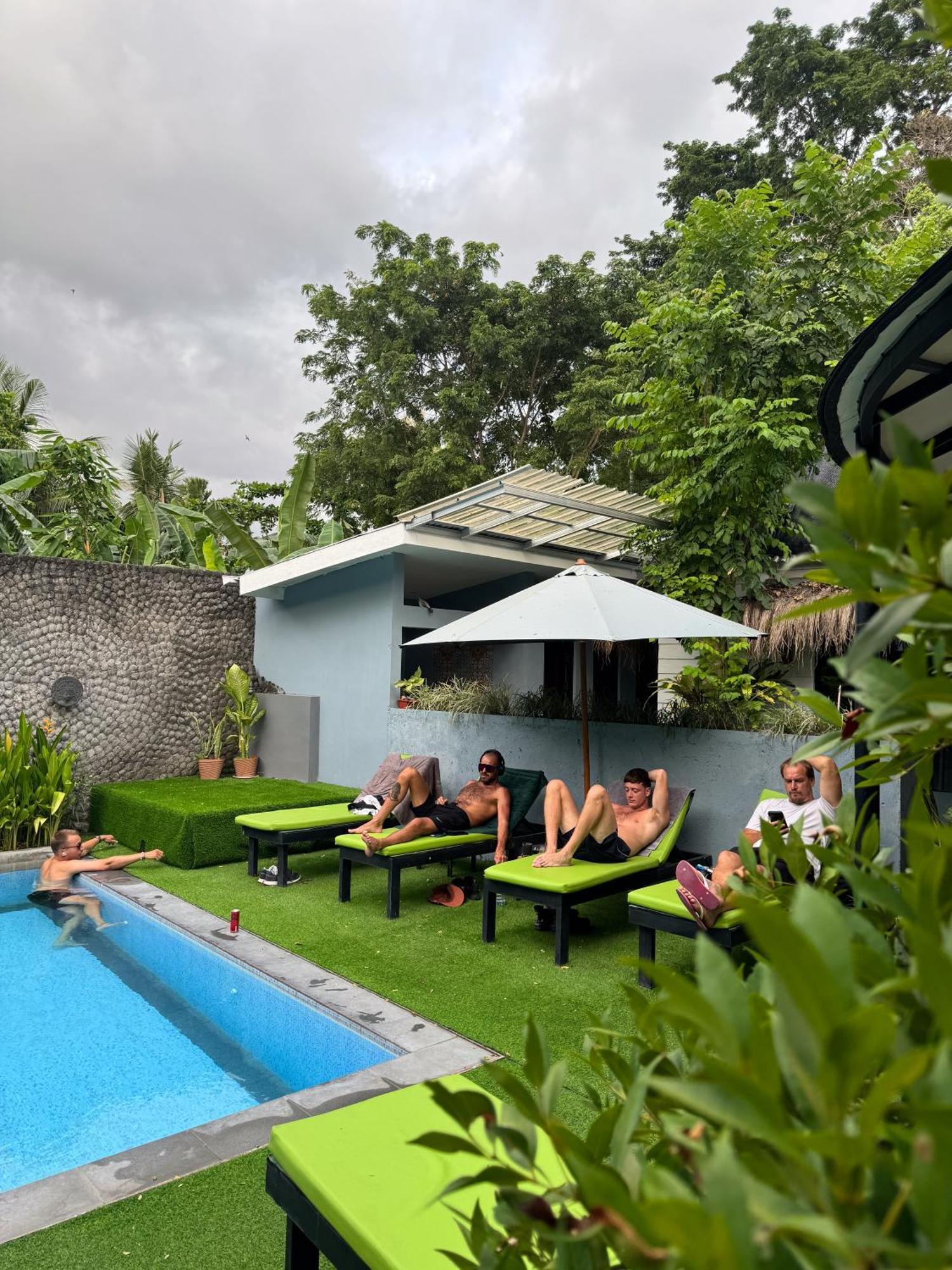 The Jungle Hostel Canggu Buitenkant foto