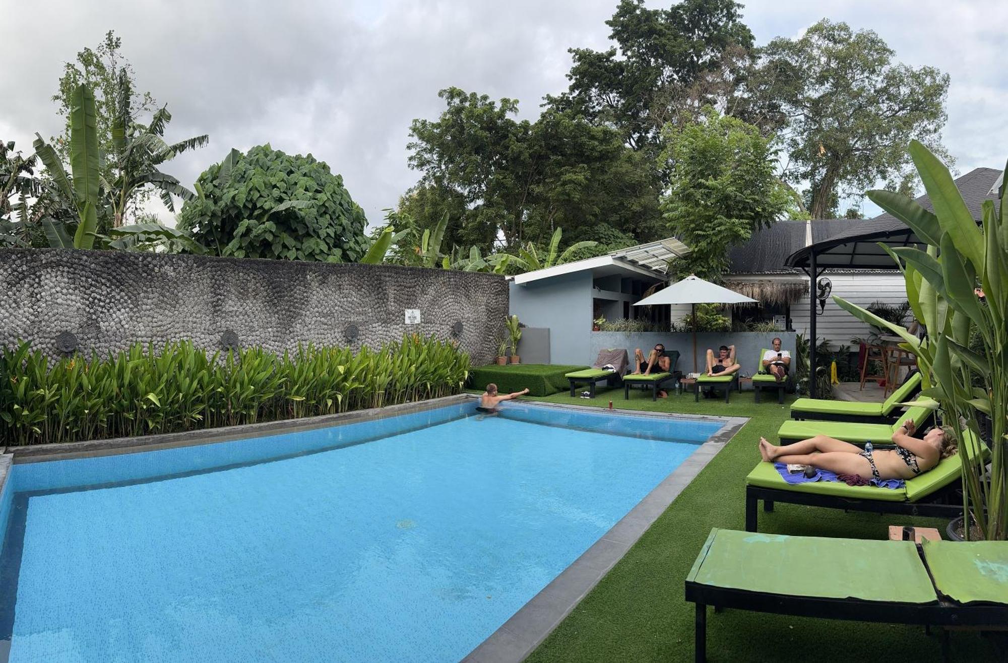 The Jungle Hostel Canggu Buitenkant foto