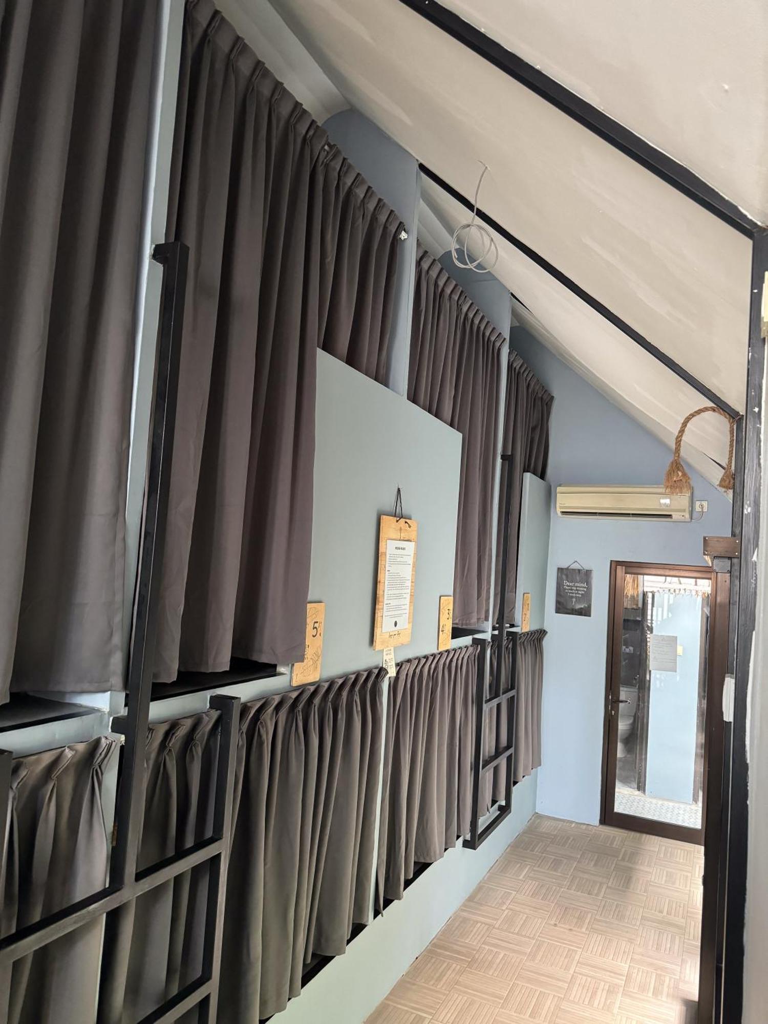 The Jungle Hostel Canggu Buitenkant foto