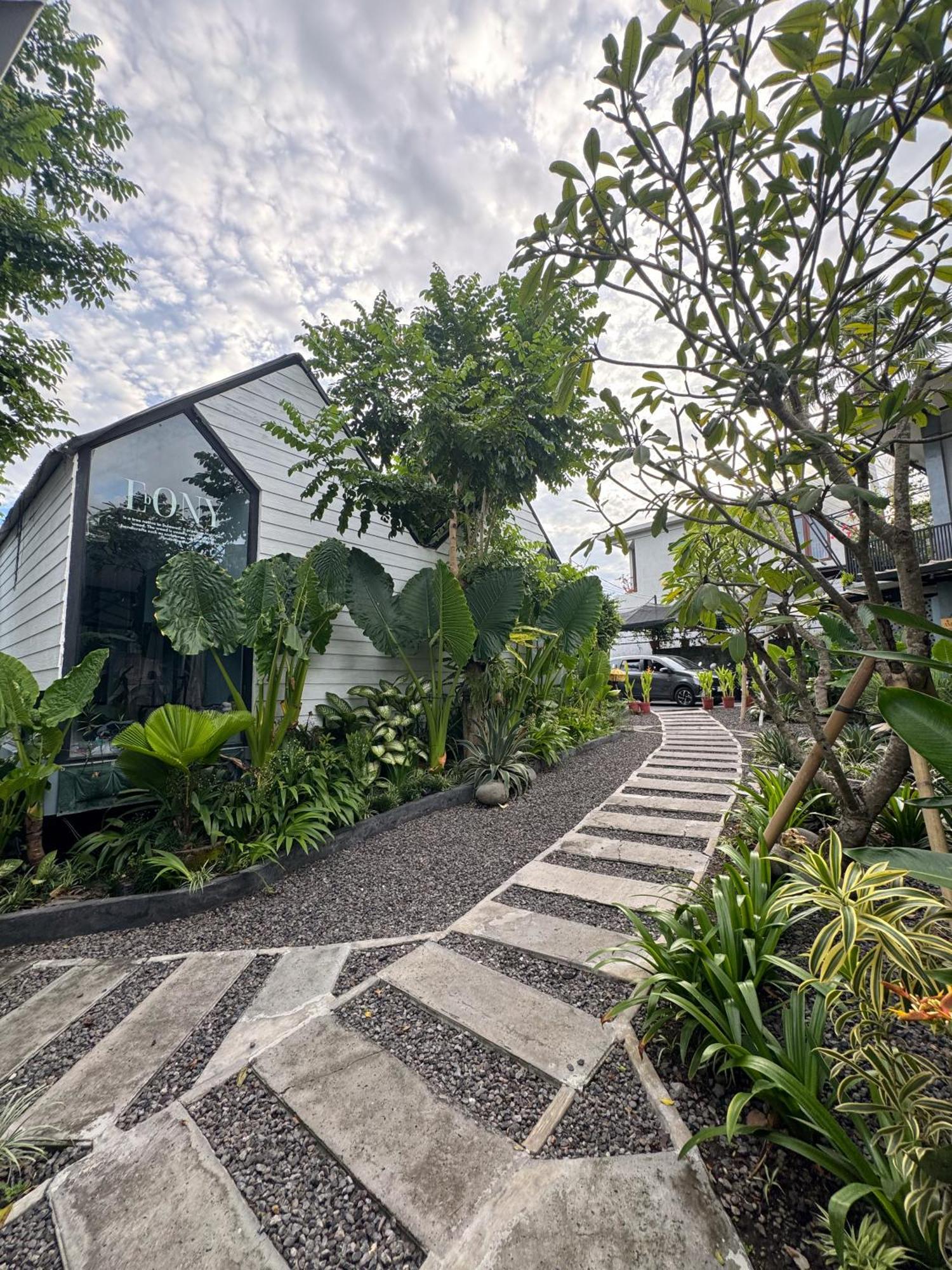 The Jungle Hostel Canggu Buitenkant foto