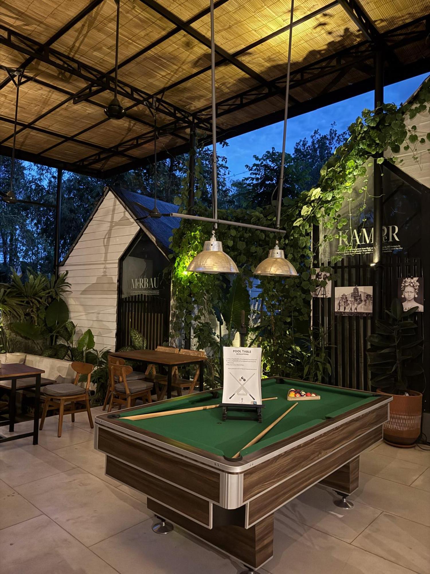 The Jungle Hostel Canggu Buitenkant foto