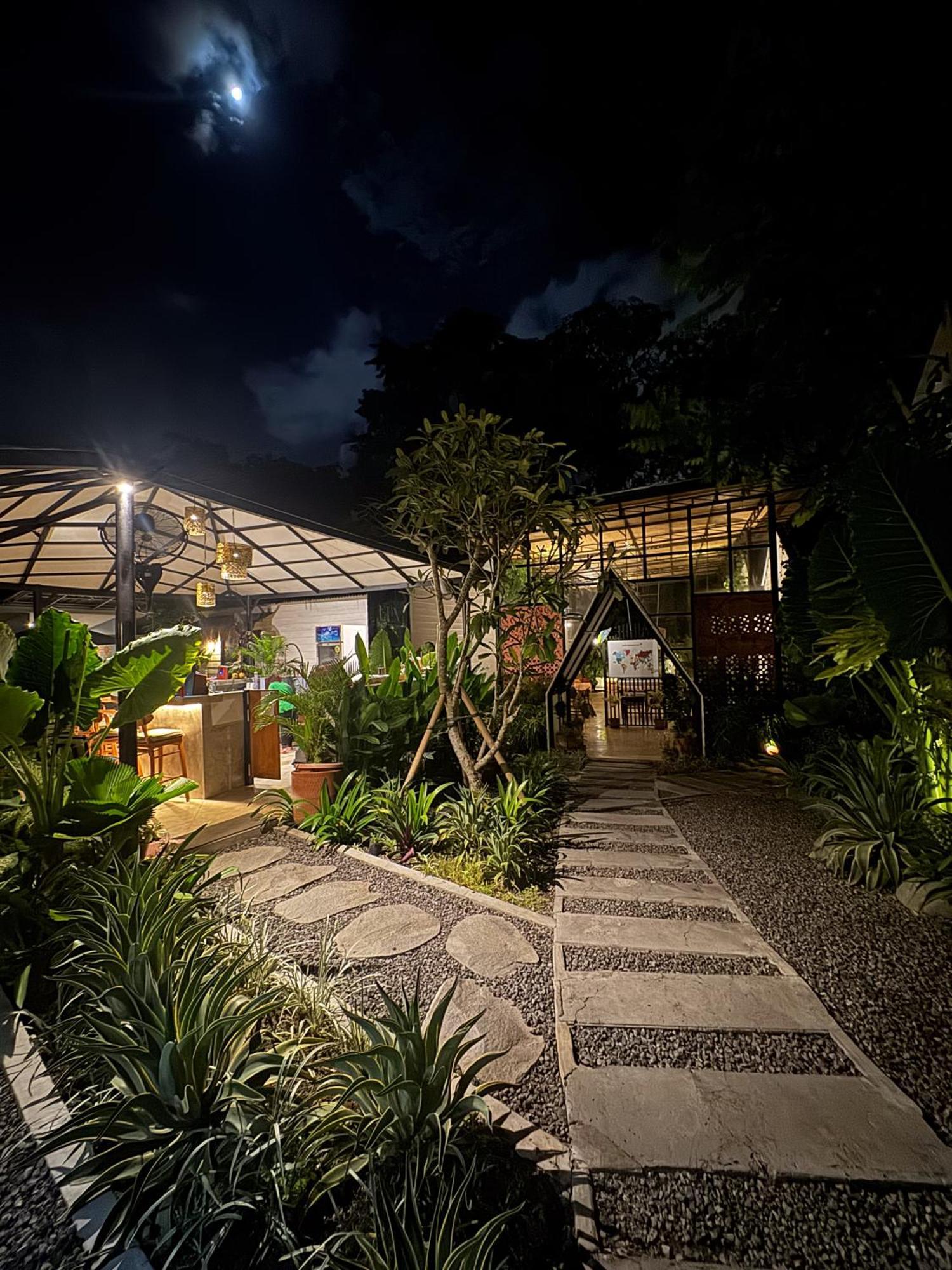 The Jungle Hostel Canggu Buitenkant foto