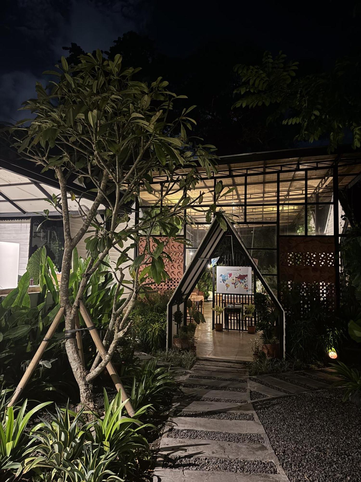 The Jungle Hostel Canggu Buitenkant foto